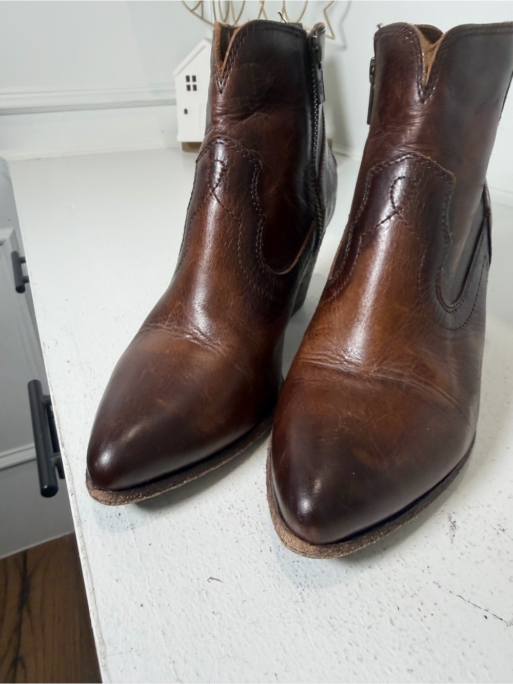 Frye Women's 6.5B Brown Leather Western Ankle Boots Pointed Toe Booties Zip - Picture 4 of 10